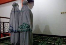 Posisi-Imam-Perempuan-dalam-Shalat-Berjamaah